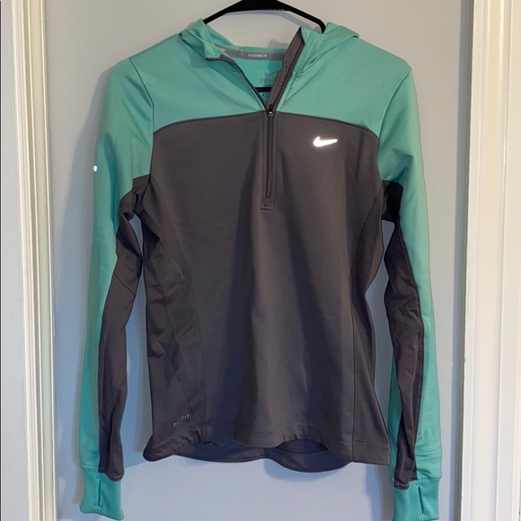Nike Tops - Nike Half Zip!